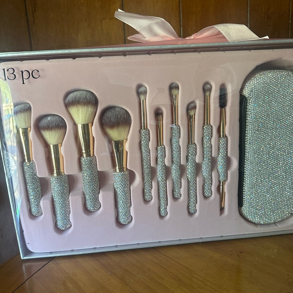Glitz & Glam 13 Piece Cosmetic Brush Set Glitterlicious